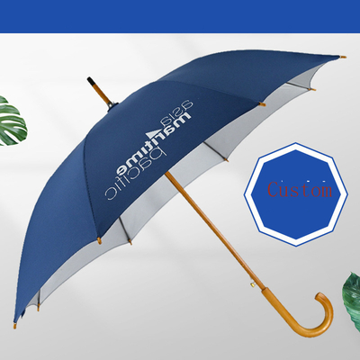 Un parapluie publicitaire avec bande d'argent et impression de logo tout en une fonction