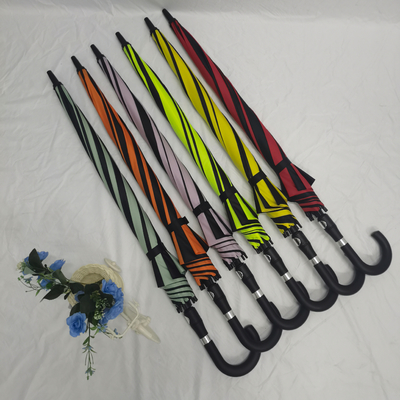 Parapluie de golf auto-ouverte étanche au vent avec imprimés de logo personnalisés et diamètre ouvert de 130 cm