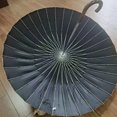 Parapluie résistant au vent de 23 pouces et 32 côtes avec imprimés de logo personnalisés et tissu en nylon de 100 T