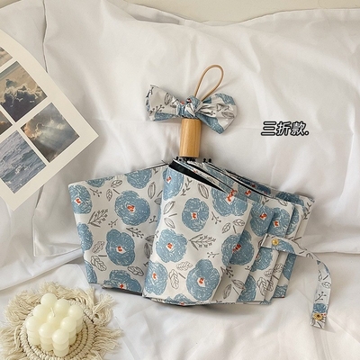 Niveau d'apparence personnalisé Fleurs bleues Ombrelle solaire Crème solaire Parapluie avec cadre métallique
