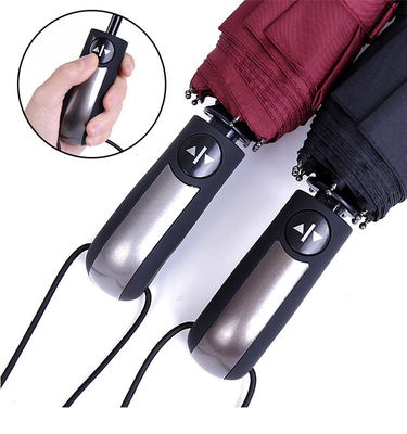 Un parapluie pliant entièrement automatique X306 avec un design minimaliste