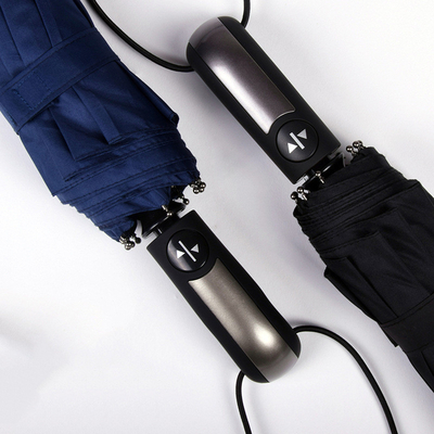 Un parapluie pliant entièrement automatique X306 avec un design minimaliste