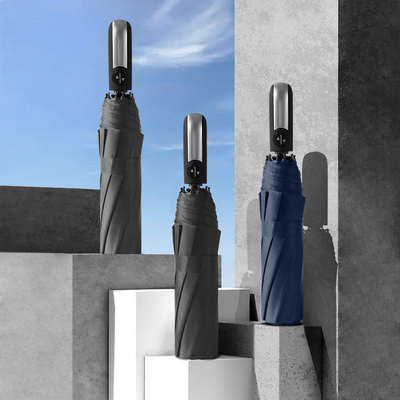 Un parapluie pliant entièrement automatique X306 avec un design minimaliste