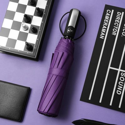 Un parapluie pliant entièrement automatique X306 avec un design minimaliste