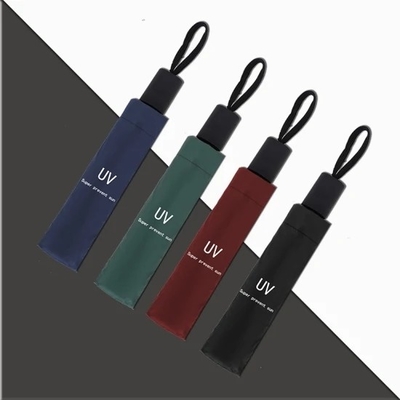 Des parapluies pliables de 21 pouces, à l'épreuve du vent, manuels, ouverts et pliables, de style minimaliste pour une protection solaire.