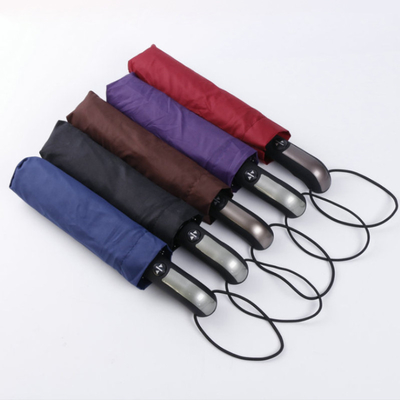 Manche de revêtement en caoutchouc Portable Voyage automatique Compact parapluie pliable pour la pluie pour adultes