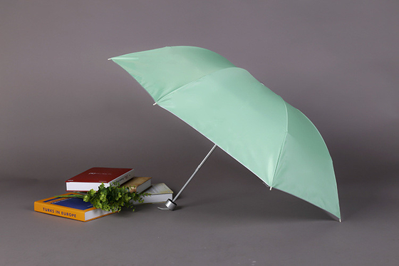 Logo personnalisé Impression 7K 3 parapluie pliable avec poignée en plastique et diamètre ouvert de 94 cm