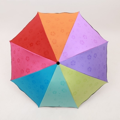 Un parapluie pliable avec des fleurs, un effet de floraison, un arbre métallique, une magie qui change de couleur, tout en un.