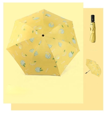 Logo personnalisé de parapluie triple pliable en polyester pour les promotions et les achats OEM à guichet unique