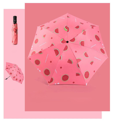 Logo personnalisé de parapluie triple pliable en polyester pour les promotions et les achats OEM à guichet unique