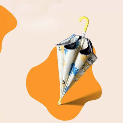Cute dessin animé parapluie pour enfants avec poignée longue et fonctionnalité de patin à roulettes automatique