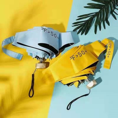 Parapluie de taille mini avec côtes en fibre de verre métallique dorée