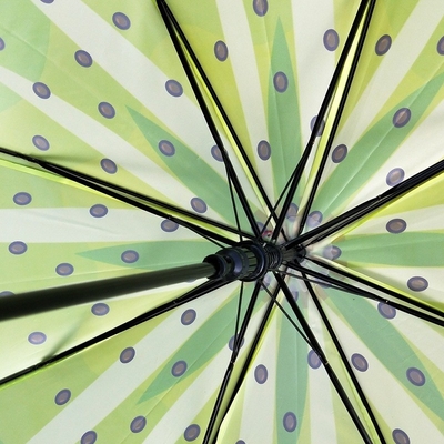 Un parapluie à poteaux droits pour les enfants