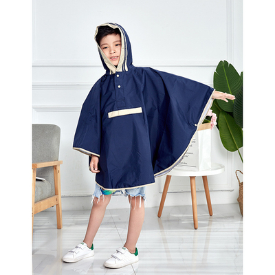 Un manteau de pluie pour enfants pratique et pratique