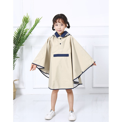 Un manteau de pluie pour enfants pratique et pratique