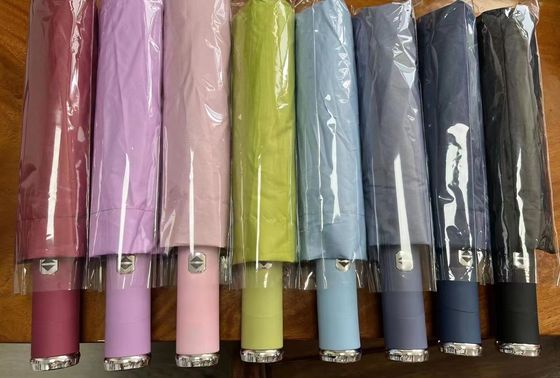 Manche de lampe de poche LED rotative parapluie pliable automatique pour les voyages et la publicité