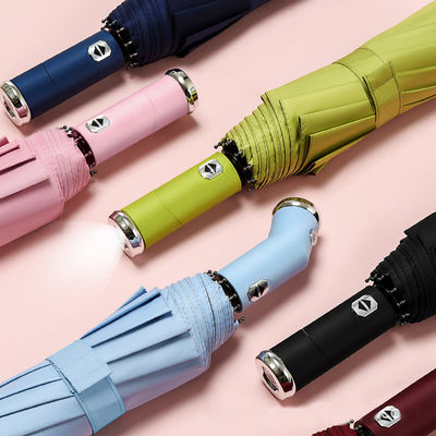 Manche de lampe de poche LED rotative parapluie pliable automatique pour les voyages et la publicité