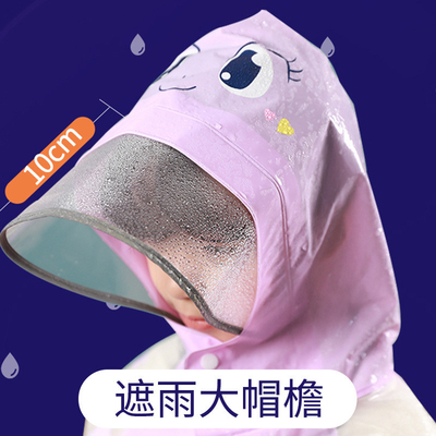 Un manteau pluvieux pour enfants avec dessin animé et couverture complète du corps