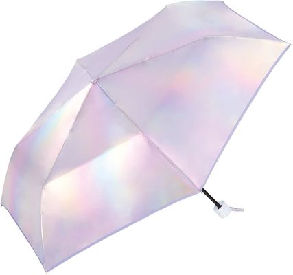 Un parapluie auto-ouvert à 3 couches avec des côtes en fibre de carbone et résistant aux UV.