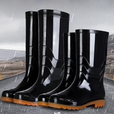 Bottes de pluie pour hommes en plastique de couleur personnalisée et de matériau durable