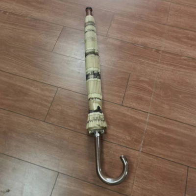 Parapluie résistant au vent de 23 pouces et 32 côtes avec imprimés de logo personnalisés et tissu en nylon de 100 T