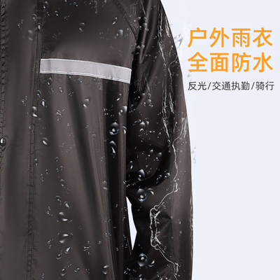 Un manteau de pluie fluorescent vert pour l'assainissement extérieur pour la circulation et le contrôle des inondations