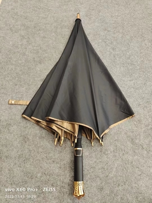 Parapluie de taille golf avec poignée souple EVA et revêtement argenté