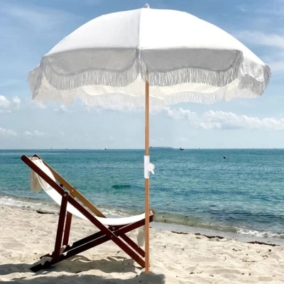 Parasole de plage fringé adapté aux voyageurs avec des écharpes en coton et une fonction tout-en-un