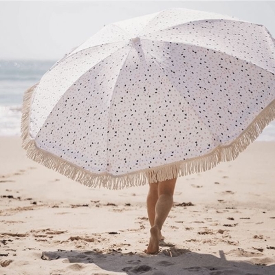 Cadre en aluminium UV Protège le soleil Parasol extérieur Parapluie de jardin avec logo personnalisé et frange