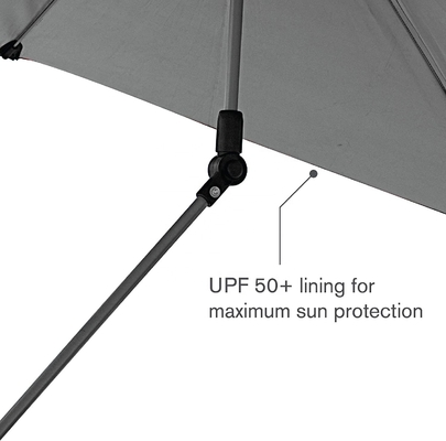 Utilisation de la plage en plein air Sport Versa Parapluie avec SPF 50 et pinceau universel