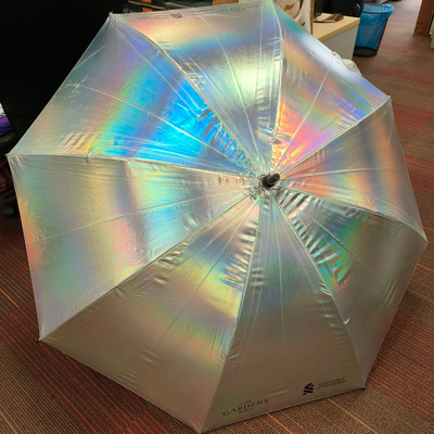 Impression personnalisée de logo parapluies résistants au vent avec protection UV et design laser éblouissant