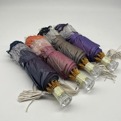 Parapluie pour adultes en rose brodée en paillettes avec fonction étanche et conception légère