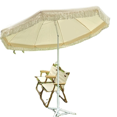 Cadre en acier recouvert de puissance blanche Grand parapluie de plage extérieure avec écharpes et ombrelle