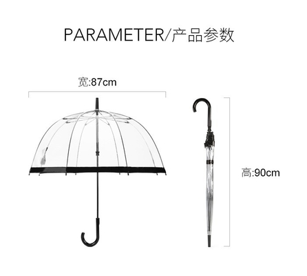 Un parapluie de pluie en plastique en PVC clair pour adultes