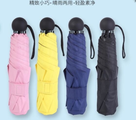 Parapluie triple pliable pour la protection solaire et la personnalisation publicitaire