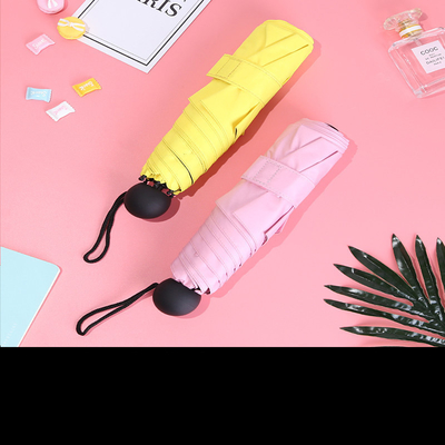 Parapluie triple pliable pour la protection solaire et la personnalisation publicitaire