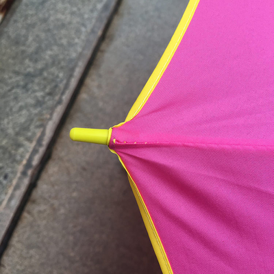 Parapluie de golf à poignée longue semi-automatique directe avec conception en fibres de couleur contemporaine