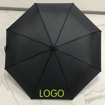 Un parapluie pliable et un ensemble de cadeaux pour la publicité.