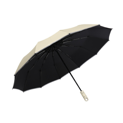 Un écran solaire et un parapluie pour les femmes en déplacement