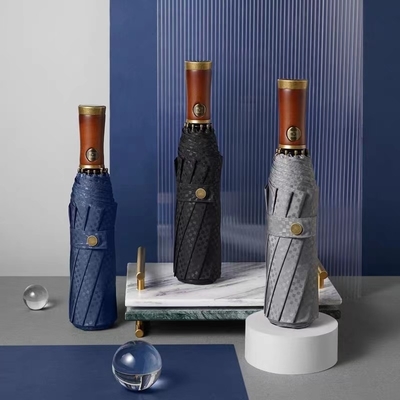 Cadeau d'affaires Auto Trois parapluie pliable avec poignée en bois massif et côtes en fibre de verre