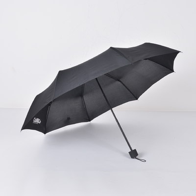 Logo personnalisé parapluie triple pliable polyester parapluie pliable pour les fournitures de voyage