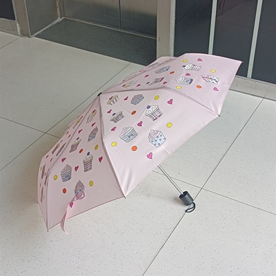 Logo personnalisé imprimé trois couches de tissu recouvert de noir parapluie avec arbre en acier