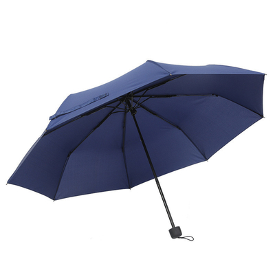 Parapluie triple pliable à l'épreuve des rayons UV 8k avec commande manuelle