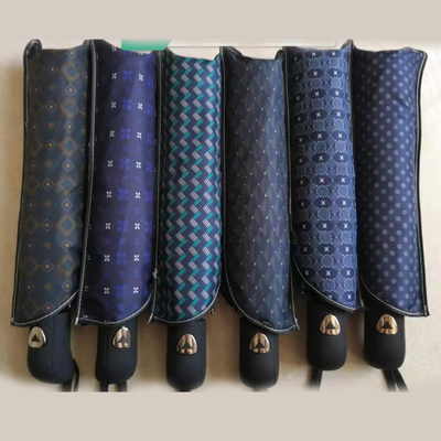 Parapluie triple ouverte et fermée semi-automatique
